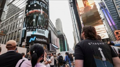 Phố Wall hạ mình trước Elon Musk