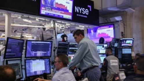 Dow Jones mất hơn 500 điểm sau cuộc họp đầu tiên của tân Chủ tịch Fed