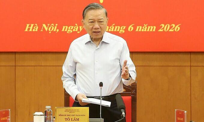 'Thay thế cán bộ yếu kém, có biểu hiện tham nhũng'