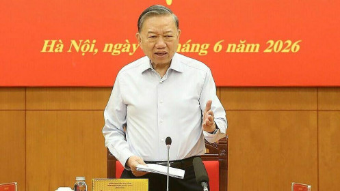 'Thay thế cán bộ yếu kém, có biểu hiện tham nhũng'