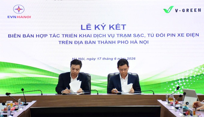 V-Green hợp tác EVN Hà Nội lắp 10.000 tủ đổi pin xe máy điện