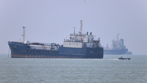 Lưu lượng tàu dầu qua eo biển Hormuz tăng