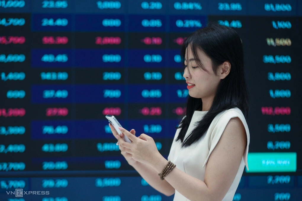 VN-Index tăng điểm trở lại