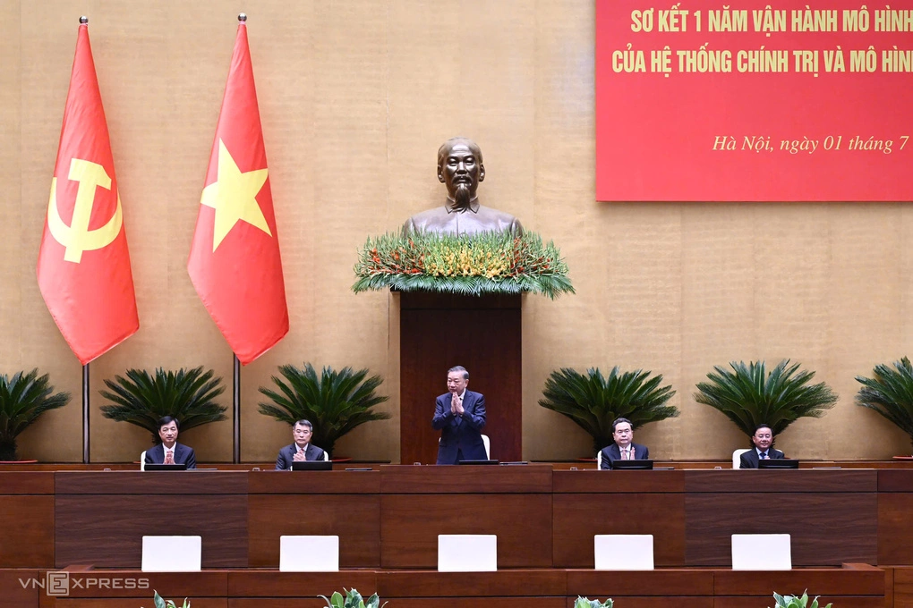 Bộ Chính trị yêu cầu sớm hoàn thiện đề án cải cách tiền lương