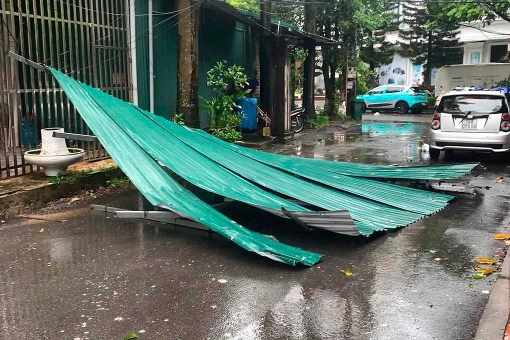 Bão Maysak đổ bộ vào Móng Cái