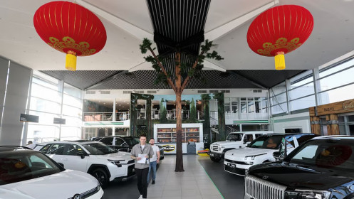 Thiếu xăng, người Nga tăng mua xe điện Trung Quốc