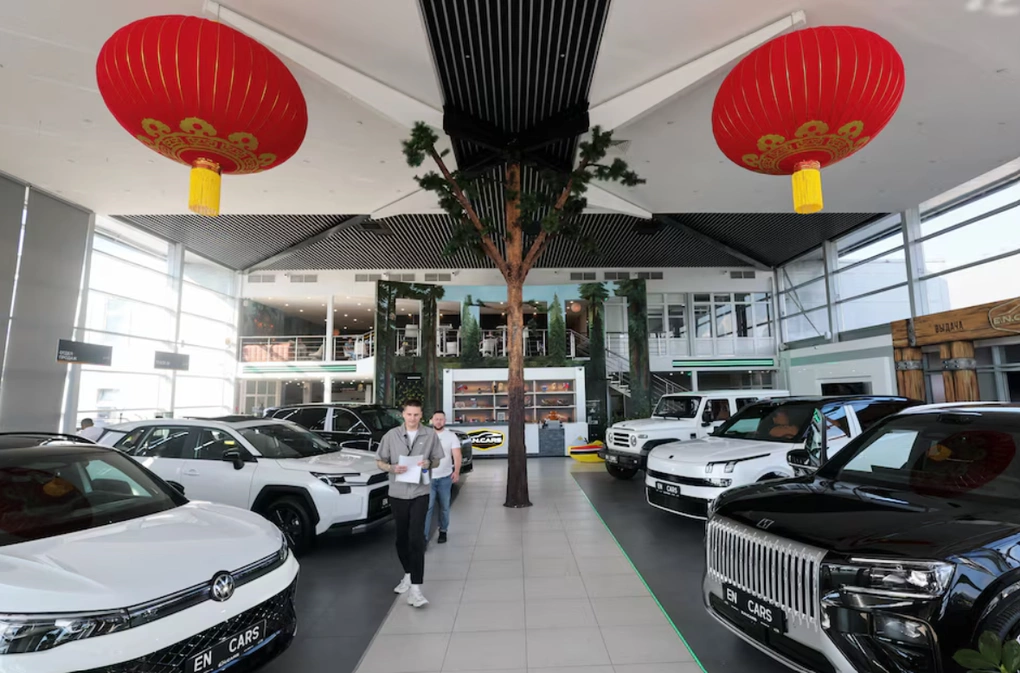 Thiếu xăng, người Nga tăng mua xe điện Trung Quốc