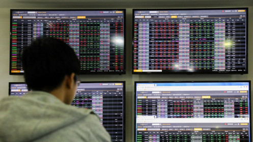 VN-Index giảm mạnh nhất một tháng