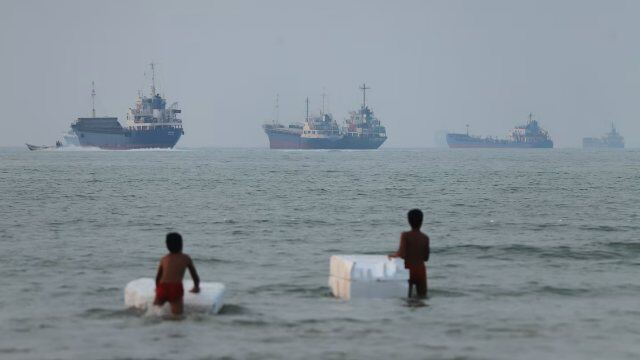 Lưu lượng tàu qua eo biển Hormuz tăng gấp 4 lần