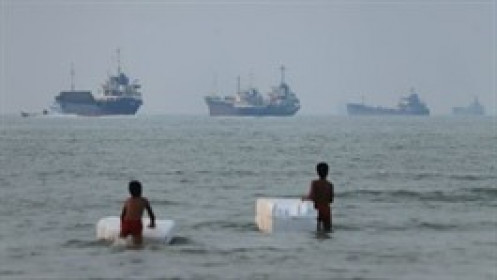 Lưu lượng tàu qua eo biển Hormuz tăng gấp 4 lần