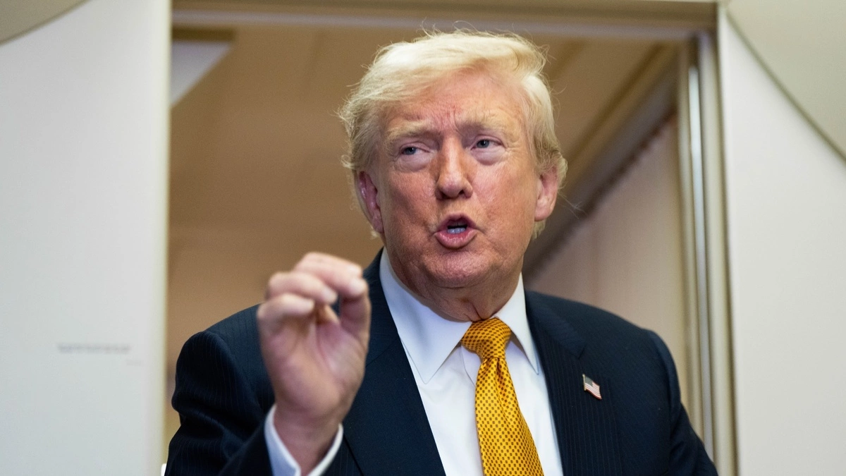 Ông Trump bỏ kế hoạch thu phí qua eo biển Hormuz