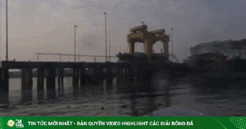 Khoảnh khắc xuồng không người lái Mỹ tấn công căn cứ hải quân Iran