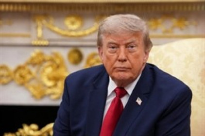 Ông Trump bỏ kế hoạch thu phí 20% qua eo biển Hormuz