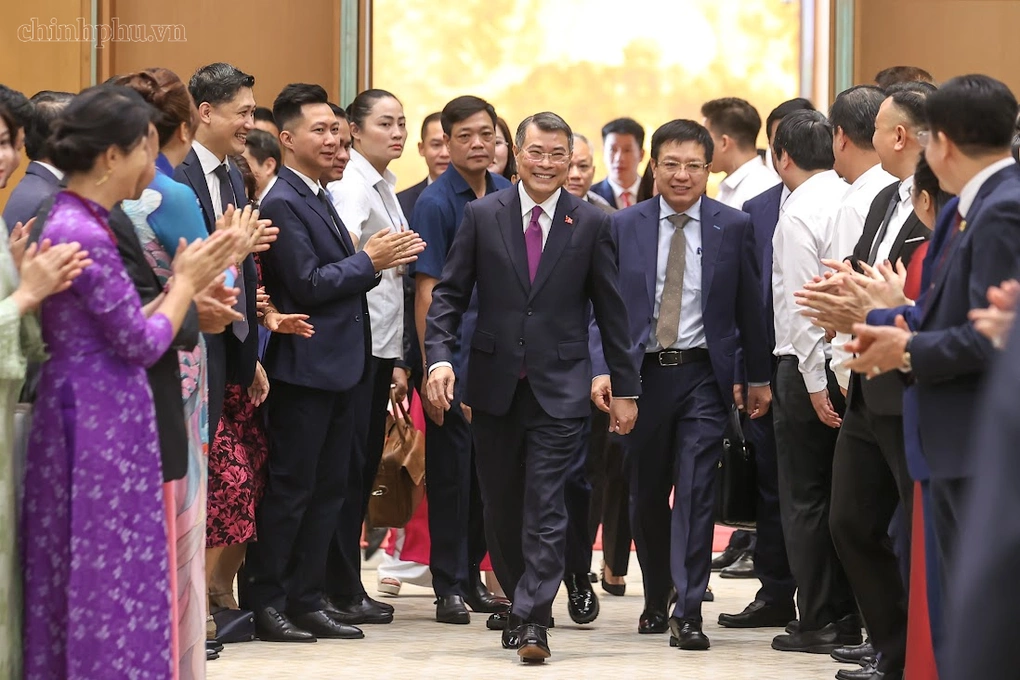 Thủ tướng đề nghị doanh nghiệp góp ý thẳng, 'khen để dịp khác'