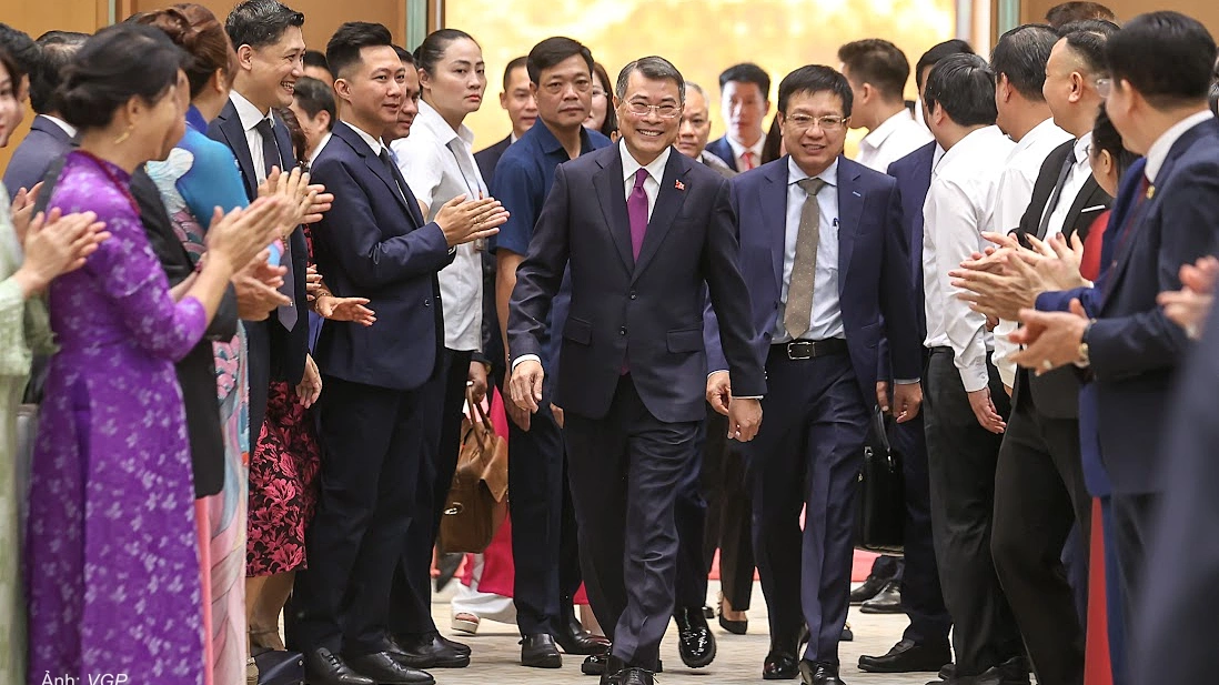 Thủ tướng đề nghị doanh nghiệp góp ý thẳng, 'khen để dịp khác'