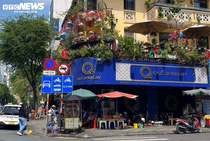 'Cửa đóng then cài' tại nhiều cửa hàng kim cương ở TP.HCM