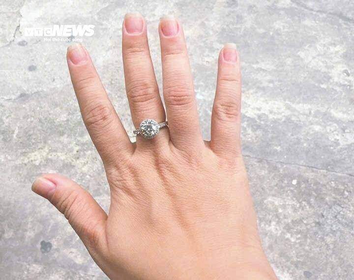 Người TP.HCM ‘toát mồ hôi’ đi bán kim cương