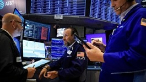 Phố Wall nhuốm sắc đỏ, Dow Jones giảm hơn 300 điểm