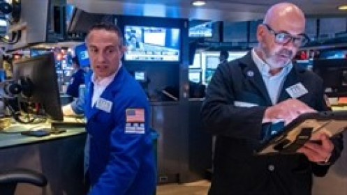 Dow Jones tăng gần 400 điểm, S&P 500 chấm dứt chuỗi ba phiên giảm