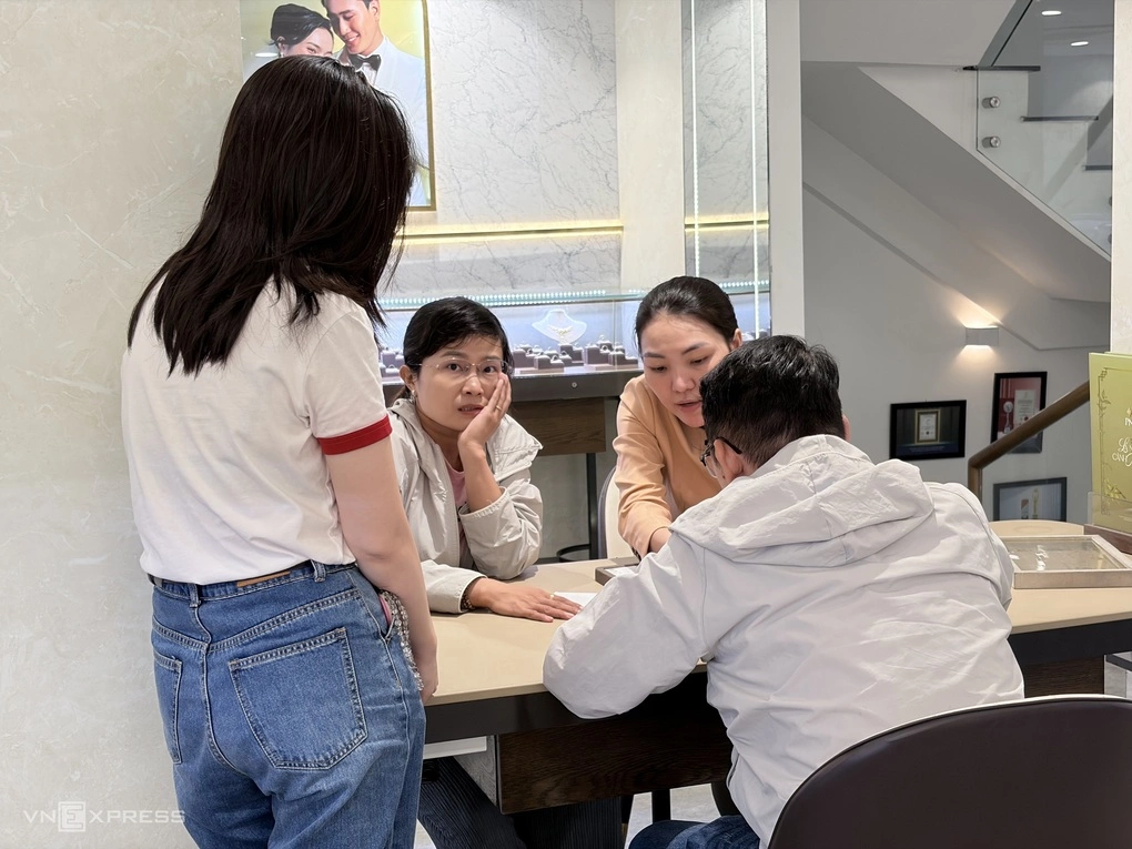 PNJ giãn tiến độ thanh toán với khách bán vàng, bạc