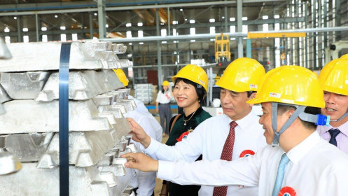Việt Nam ra lò sản phẩm nhôm thỏi đầu tiên