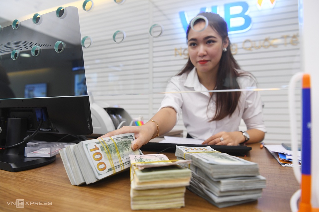Một ngân hàng giảm gần 700 nhân viên nửa đầu năm