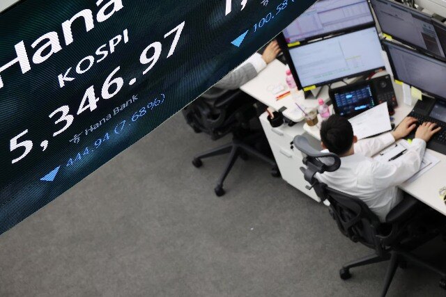 Chứng khoán Hàn Quốc lao dốc 10%, giao dịch nhiều lần bị ngắt khi cổ phiếu chip bán tháo
