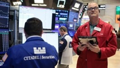 Dow Jones tăng hơn 260 điểm, cổ phiếu chip đi ngược chiều