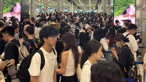 Sân bay lớn nhất Thái Lan quá tải, khách xếp hàng dài