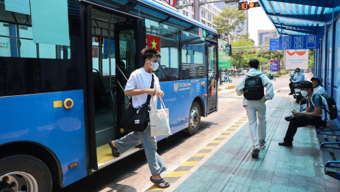 TP HCM vận động công chức đi xe buýt, metro hai lần mỗi tuần