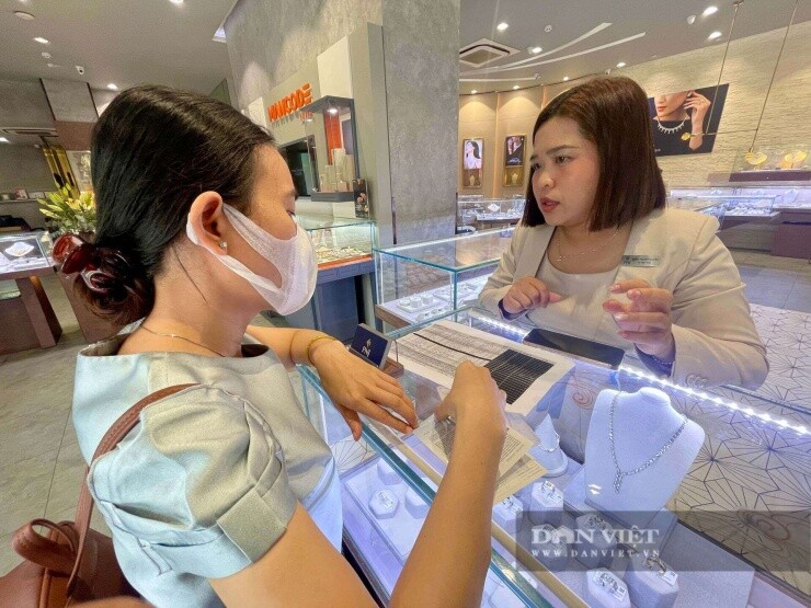 Vụ SJC, PNJ gây "khủng hoảng" niềm tin lớn chưa từng có