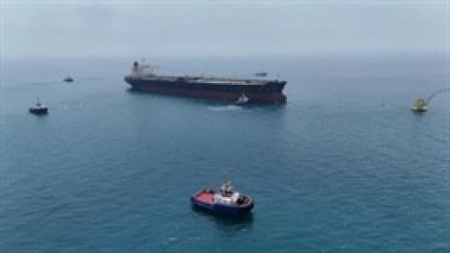 Giá dầu tăng sau khi Iran tuyên bố tấn công hai tàu chở dầu tại eo biển Hormuz