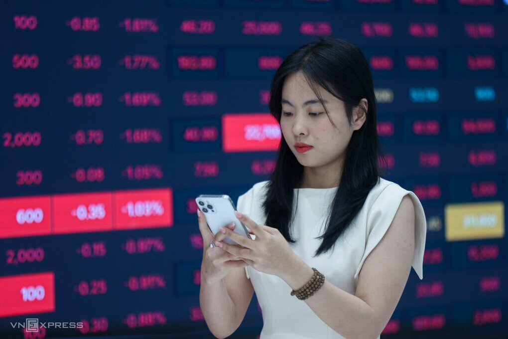 Các quỹ nắm nhiều cổ phiếu nhóm Vingroup vẫn lỗ