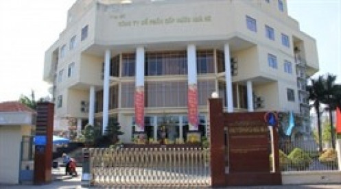 Nước Nhà Bè phát quà cho cổ đông trùng dịp nghỉ Lễ Quốc Khánh 02/09