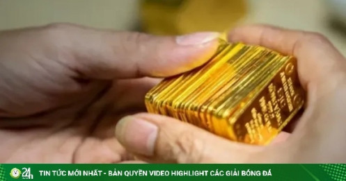 Quay đầu giảm, giá vàng trong nước sắp ngang bằng giá thế giới