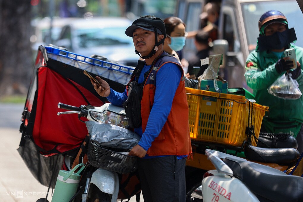 Người tiêu dùng chùn tay 'chốt đơn' online