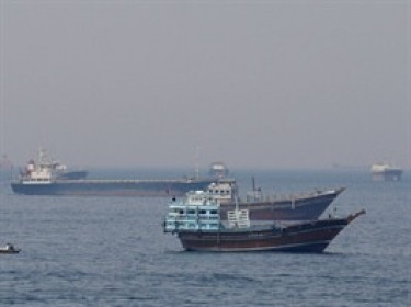 Lưu lượng tàu qua eo biển Hormuz xuống gần đáy ba tháng