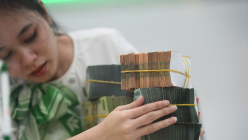 "Lãi suất thời gian tới sẽ không tăng cao hay giảm mạnh đột ngột"