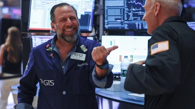 S&P 500 lập kỷ lục mới