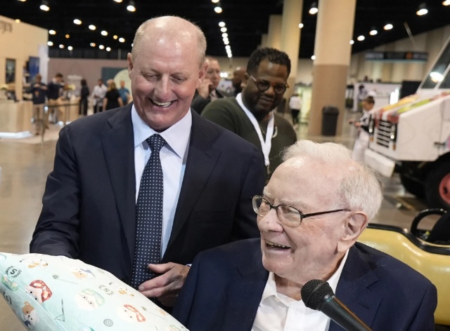 Berkshire Hathaway mạnh tay gom thêm cổ phiếu công nghệ, hàng không và bất động sản