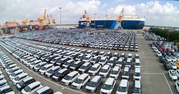 Thị trường ô tô Việt Nam tăng 14% sau 7 tháng, xe nhập khẩu và điện hóa bứt tốc