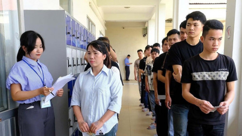 Lao động hết hợp đồng không về nước bị phạt 100 triệu đồng