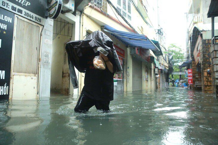 Áp thấp nhiệt đới quần thảo trên Vịnh Bắc Bộ, 6 tỉnh thành có mưa to nhất
