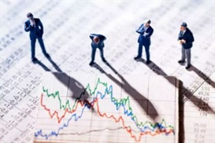 Dòng tiền rút khỏi nhóm bất động sản, chứng khoán
