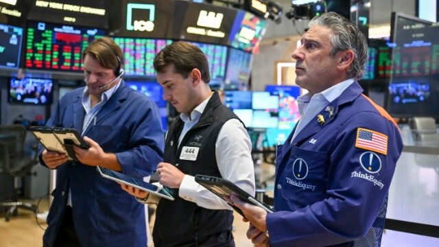 S&P 500 nhuốm sắc đỏ khi nhóm cổ phiếu chip bị bán tháo