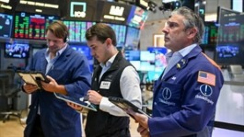 S&P 500 nhuốm sắc đỏ khi nhóm cổ phiếu chip bị bán tháo