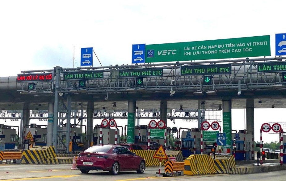 Chính phủ yêu cầu 5 Bộ, ngành vào cuộc kiểm tra thông tin thu phí tài khoản giao thông