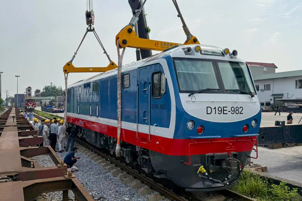 Đường sắt Việt Nam nhận lô đầu máy thế hệ mới