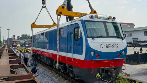 Đường sắt Việt Nam nhận lô đầu máy thế hệ mới