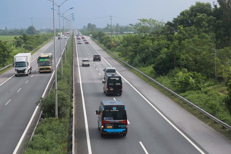 Lỗi không giữ khoảng cách an toàn trên cao tốc: Khi nào tài xế có căn cứ khiếu nại quyết định xử phạt?